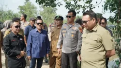 Kapolres Kukar Dampingi Kunjungan Kerja Bupati, Pantau Dampak Kekeringan di Areal Sentra Pangan Loa Janan