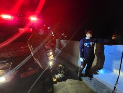 Dengan Sigap Polsek Samboja Bersama Tim Gabungan Padamkan Karhutla di Ruas Tol Balsam