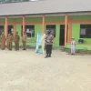 Bhabinkamtibmas Polsek Samboja Jadi Pembina Upacara, Sampaikan Pesan Anti Bullying dan Tertib Berlalu Lintas