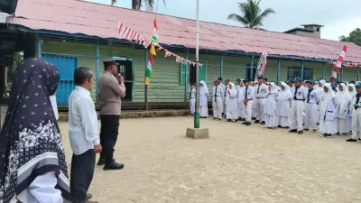 Polsek Sebulu Hadiri Upacara Senin di MTs Miftahul Ulum, Perkuat Sinergi dengan Dunia Pendidikan