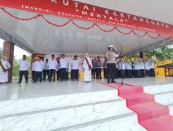 Polwan Polres Kukar Edukasi Pelajar MAN 2 Tenggarong tentang Keselamatan Berlalu Lintas