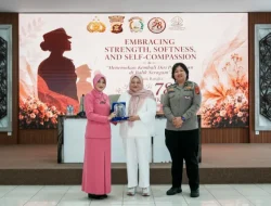 Polwan Polres Kukar Gelar Seminar “Embracing Strength, Softness, and Self-Compassion”