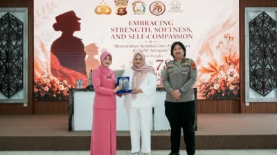 Polwan Polres Kukar Gelar Seminar “Embracing Strength, Softness, and Self-Compassion”