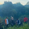 Respon Cepat Polsek Samboja Bersama Tim Gabungan Padamkan Karhutla di Lahan Gambut Wonotirto