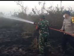 Polsek Tenggarong Tinjau dan Pastikan Lahan Terbakar di Mangkurawang Berhasil Dipadamkan