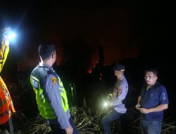Gerak Cepat Polsek Loa Janan Bersama Tim Gabungan Jinakkan Karhutla 10 Hektare di Loa Duri Ilir