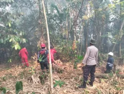 Kobaran Karhutla Dekati Permukiman, Polsek Samboja Bersama Tim Gabungan Bergerak Cepat