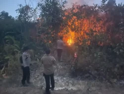 Gerak Cepat Polsek Muara Jawa Bersama Tim Gabungan Jinakkan Karhutla Seluas 1,5 Hektare