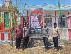 Jangan Tunggu Asap Mengepul, Bhabinkamtibmas dan Pemdes Sumber Sari Pasang Spanduk Cegah Karhutla