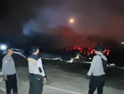 Medan Sulit Tak Halangi Petugas, Polsek Muara Jawa Cegah Api Menjalar ke Kawasan Hutan
