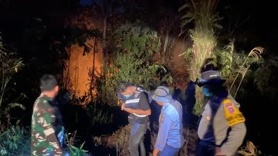 Karhutla di KM 85 Tabang, Polisi Bersama Tim Gabungan Berjibaku Padamkan Api Hingga Malam