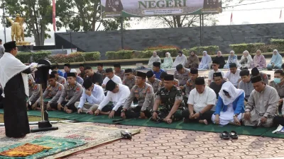 Ikhtiar di Tengah Kemarau, Polres Kukar Gelar Shalat Istisqa dan Doa Bersama