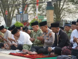 Di Tengah Kemarau, Kapolres Kukar Bersama TNI dan Masyarakat Panjatkan Doa Memohon Hujan