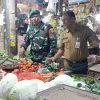 Babinsa Cek Harga Pasar Ternyata Minyak Goreng dan Daging Sapi Naik, Stok Sembako di Pasar Serang Masih Aman