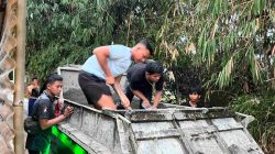 Satgas TMMD Ke-129 Kebut Pengecoran Jalan Sasaran 1, Warga Ikut Gotong Royong