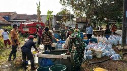 Aksi Babinsa Bantu Warga Sukasejati Dapatkan Air Bersih, Ratusan Warga Terima Bantuan