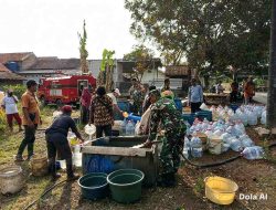 Aksi Babinsa Bantu Warga Sukasejati Dapatkan Air Bersih, Ratusan Warga Terima Bantuan